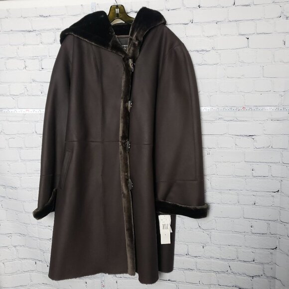 Jones New York Brown Faux Vegan Leather Fur Coat NWT size Large toggle button